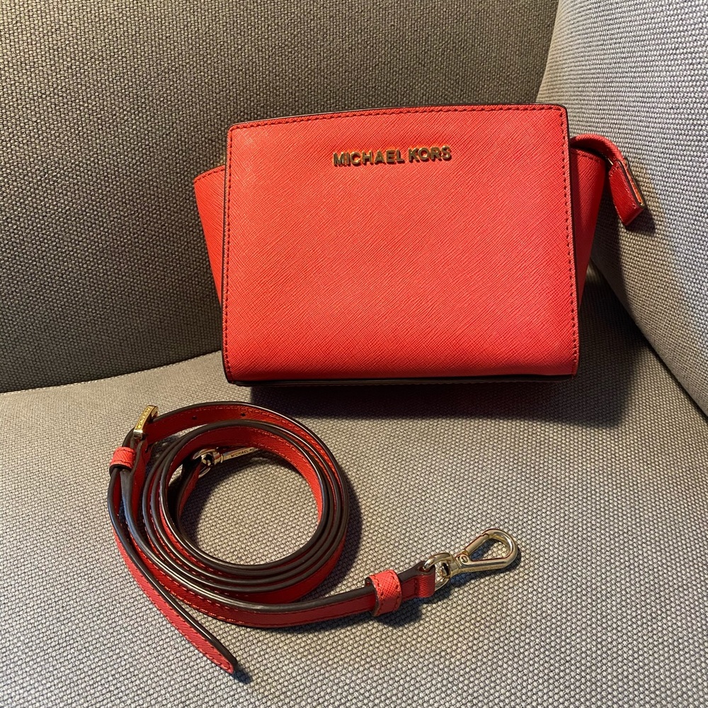 🍊 Authentic MK Crossbody Bag